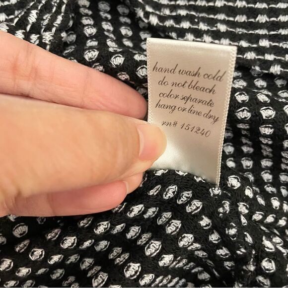Francesca’s Black white checkered cocoon knit blouse/ layering top small/ medium - Picture 6 of 9